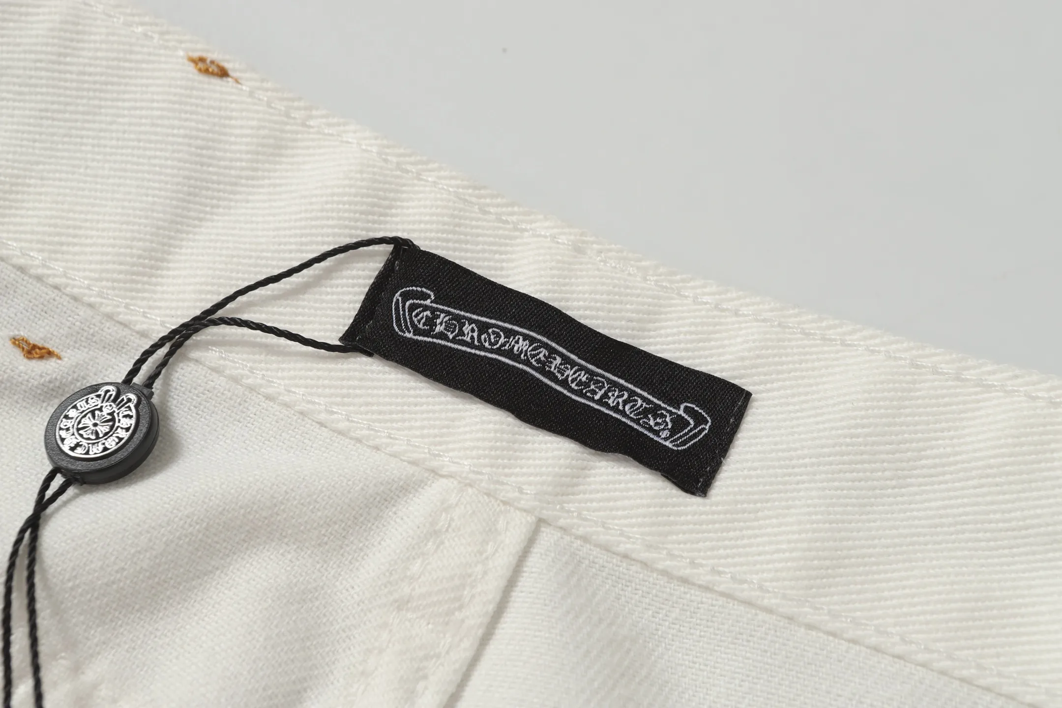 P256 Actual photo [High quality] Code: LH911 Color: Picture color Size: S to XXXL - Chrome Hearts/Chrome Hearts classic white cow series colored leather cross washed color cloth unisex denim trousers - Vibe style straight stacked god-level version - carbon fine bias denim color cloth - old vintage complete set of hardware - Chrome Hearts white cow series high version uses high ounce custom fabrics, enzyme washing and soft color fixation It is soft and thick to wear. The details are all made by hand-polished craftsmanship. All-over jacquard fabrics. Unique design style. Multiple processes to create a full retro feel. Niche unique non-colliding shirts. Customized distressed spray-painted buttons. Craftsmanship in every detail. Size Pants length Waist Hips Unit cm S 98 68 100 M 99 72 104 L 100 76 108 XL 101 80 112 XXL 102 84 116 XXL 103 88 120